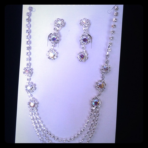Beautiful Necklace & Clip Earring Set