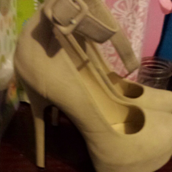 Nude very cute heels