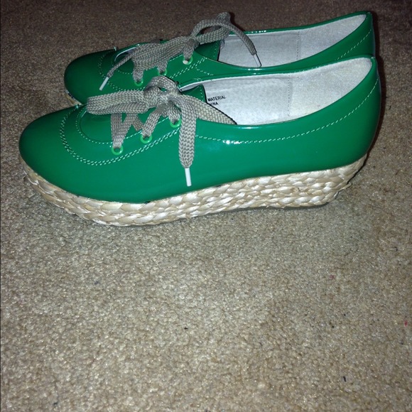 Green platform shoes