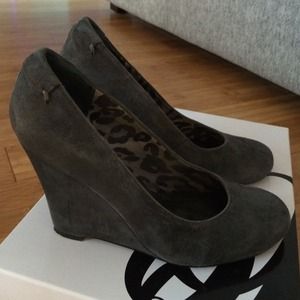 Lightly worn grey suede wedges!