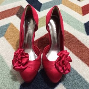 🌹♥️Beautiful red heels♥️🌹REDUCED