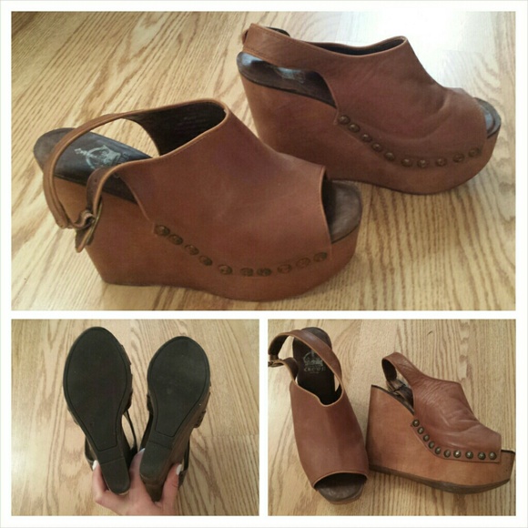Crown vintage brown studded wedges
