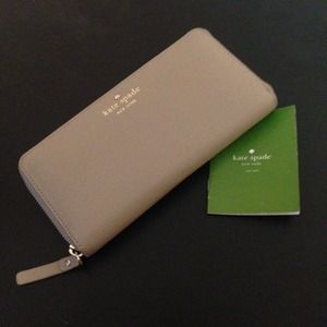 🎉HOST PICK 🎉Kate Spade Wallet