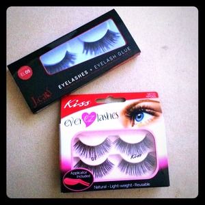 J. Cat & Kiss Ever ez False Lashes
