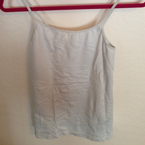 Seamless stretchy undershirt with adjustable strap