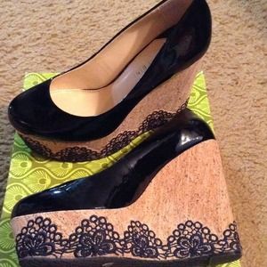 ONLY worn once 😍 Gianni Bini Wedges!!