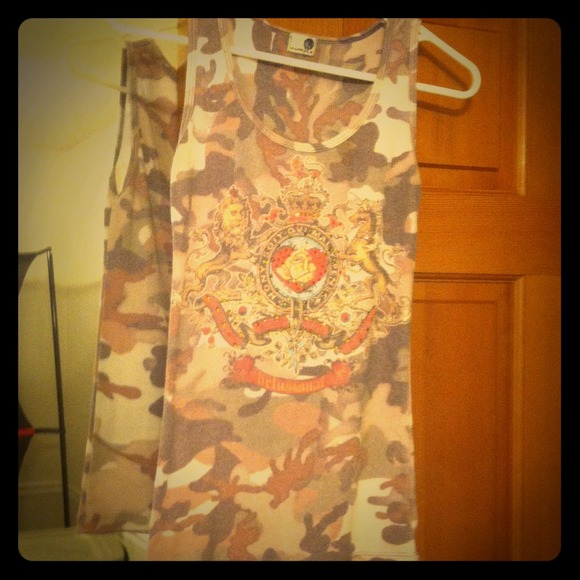 One world brown camo tank