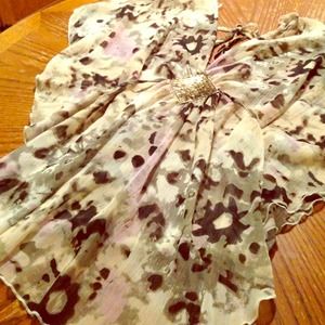 Flowy patterned Daytrip top.