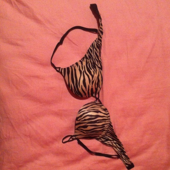 Victoria's Secret Miraculous Plunge Bra