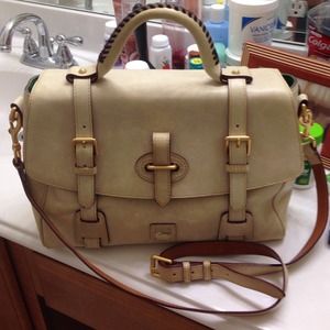 Dooney&bourke  Oyster tab florentine leather.SALE