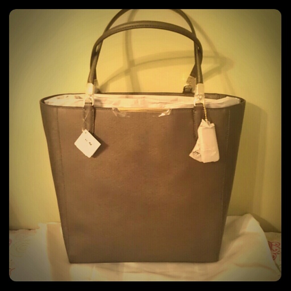 SOLD!! COACH Madison NS Saffiano Leather Tote