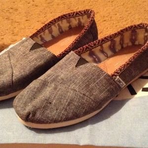 BEAUTIFUL AUTHENTIC GRAY TOMS!!