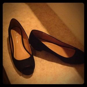 Black soft suede home run pump