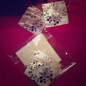 Nice shell earrings with beautiful detail