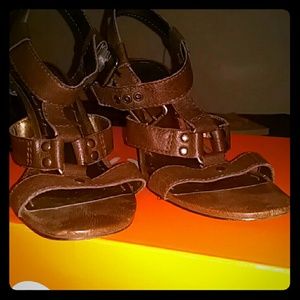Lil sandal heels