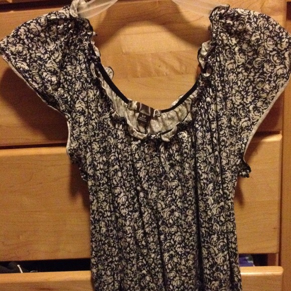 Forever 21 blue flower butterfly sleeve top