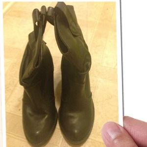 Soda Black Boot size 6. Like New, worn once