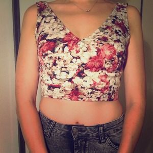 🌸Tobi floral cropped top 🌺
