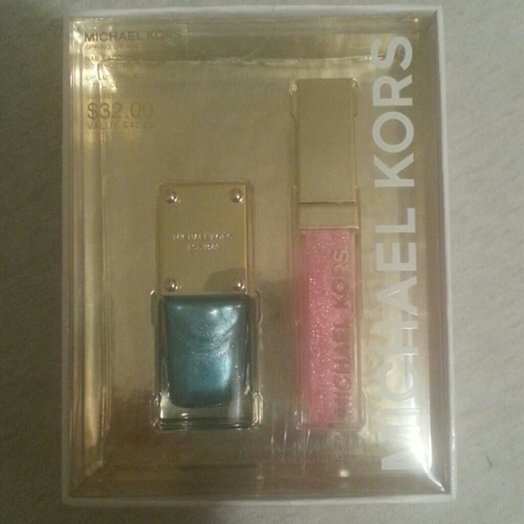 🎉Reduced 🎉Michael Kors Spring Nail & Lip duo