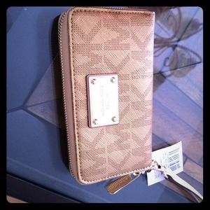Michael Kors Wristlet Wallet