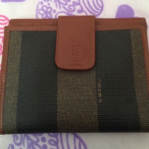 Vintage fendi fold wallet great continue