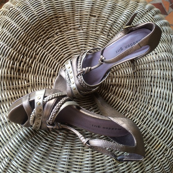 ✨Sale✨Steve "Madden Girl" metallic Bronze Shoes