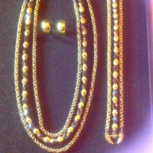 Vintage Trifari jewelery set