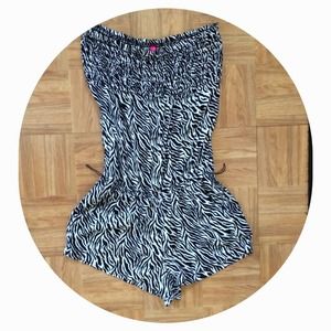 Scrunchy top zebra romper size sm/med