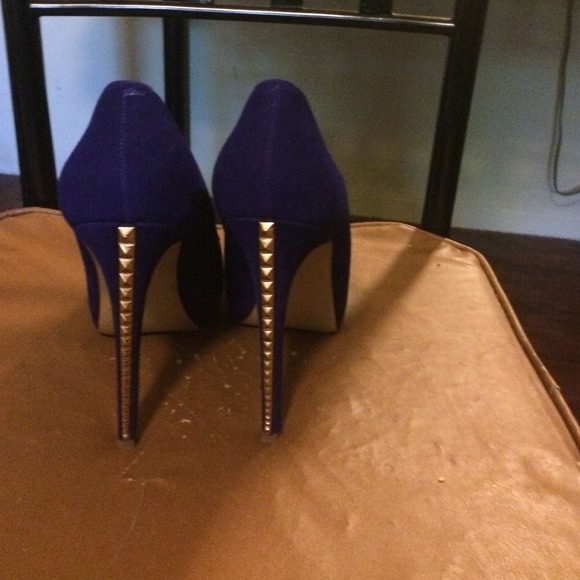 Shoes - Picture 2 of 3