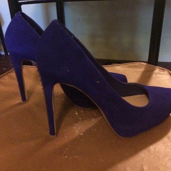 Shoes - Picture 3 of 3