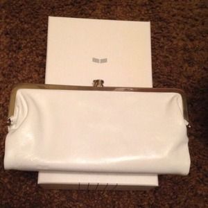 Vestal Clutch