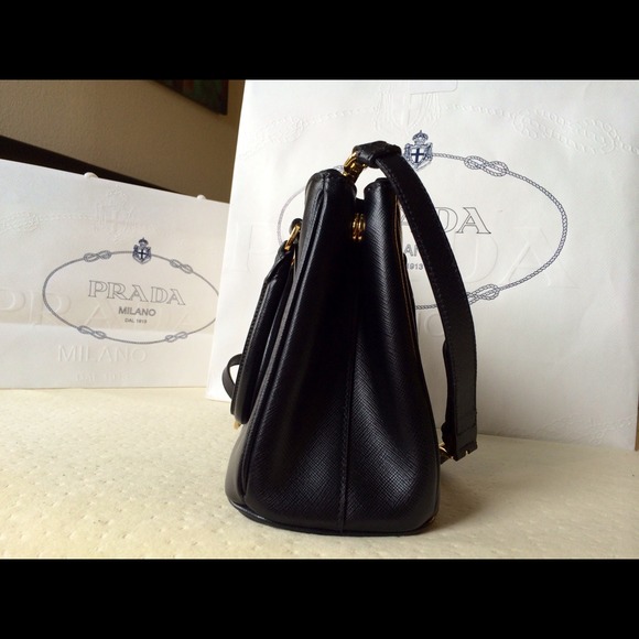 Authentic Prada Saffiano mini Lux: Nero color - Picture 2 of 4
