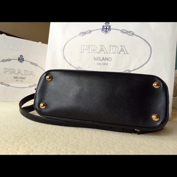 Authentic Prada Saffiano mini Lux: Nero color - Picture 3 of 4