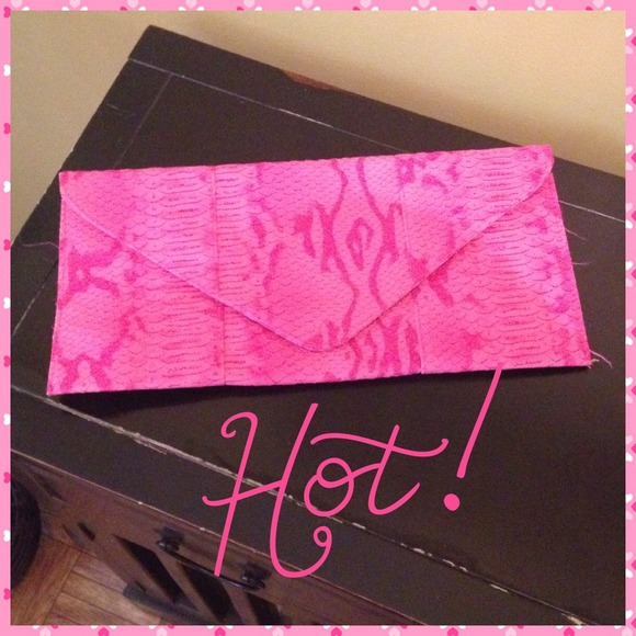 Clutches & Wallets - 🎉HP🎉Pretty Pink Snake clutch (Xtra Large)