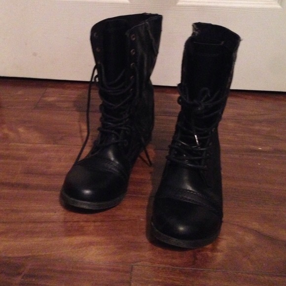 Combat boots