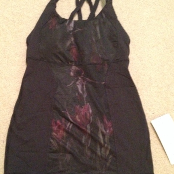 Lululemon Energy Tank in size 4 midnight iris