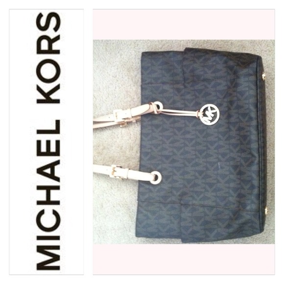 Michael Kors tote with iPad and laptop case