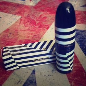 📛SOLD📛MAC To Catch a Sailor Lipstick