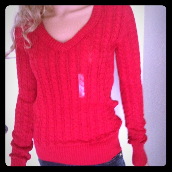 NWT Arizona Brand V-Neck Cable Sweater Medium