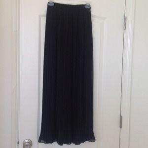 NWT pleated skirt - S