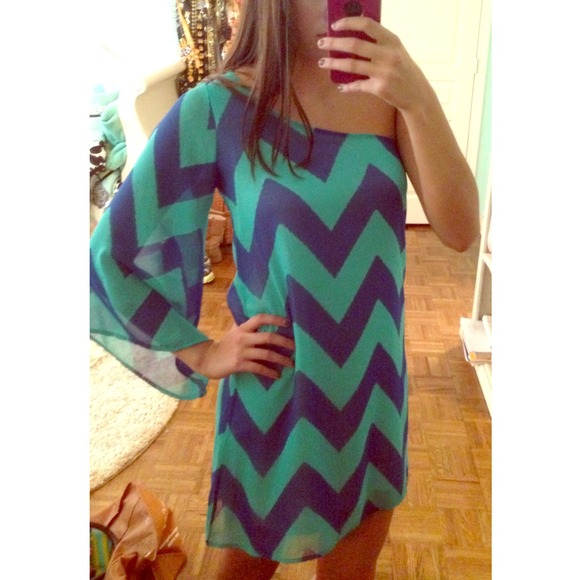 One Shouldered Chevron Dress💙