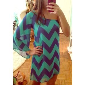 One Shouldered Chevron Dress💙