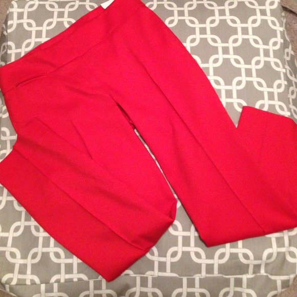 🚫SOLD🚫BUNDLED. Red LOFT cropped pants.
