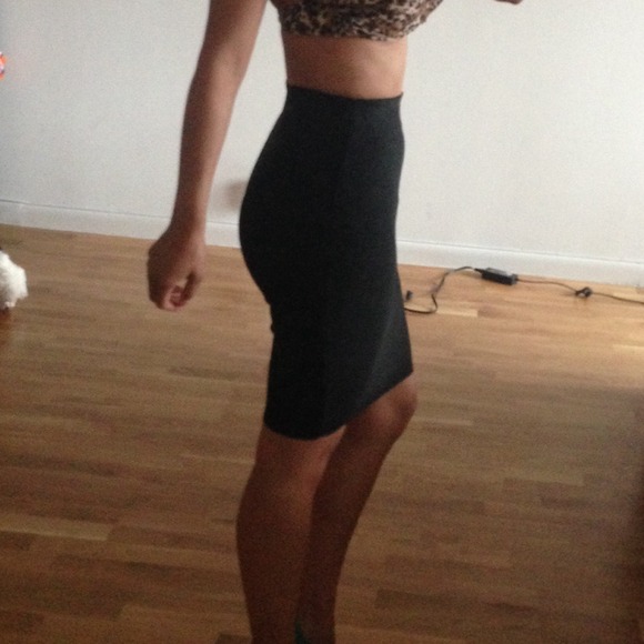 GIFTED- NWT Black Bandage Skirt - Picture 3 of 4