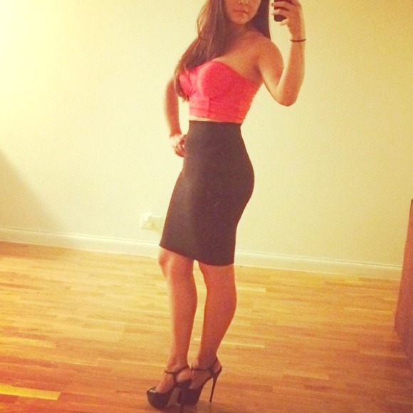 Dresses & Skirts - GIFTED- NWT Black Bandage Skirt