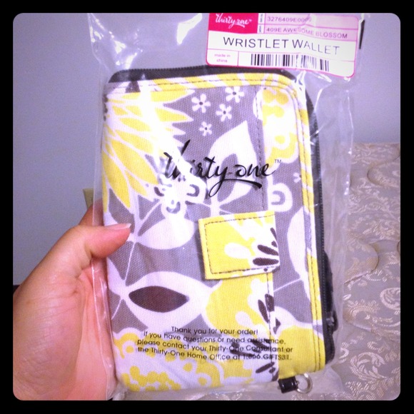 Wristlet wallet