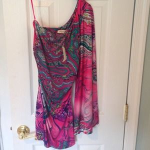 Arden B One Sleeve Top