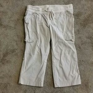 Maternity capris