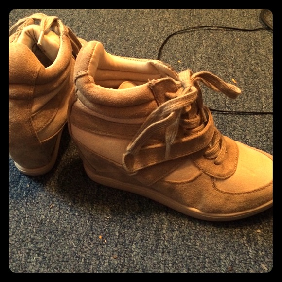 Never been worn high sneakers