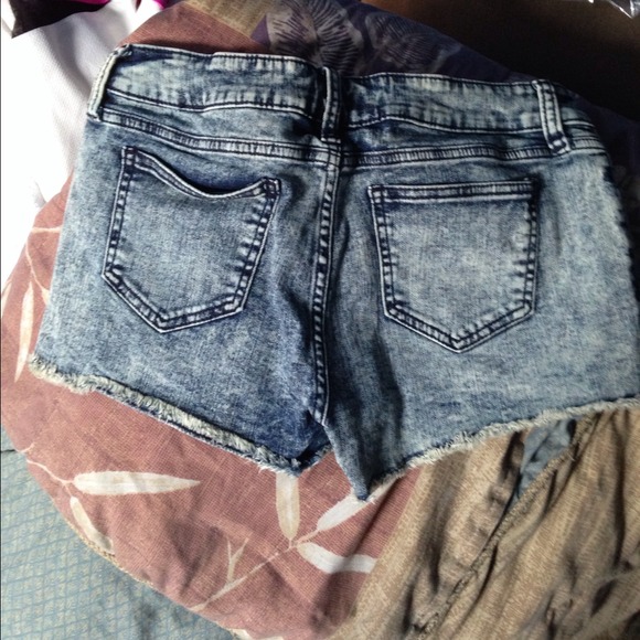 Shorts ! - Picture 2 of 2